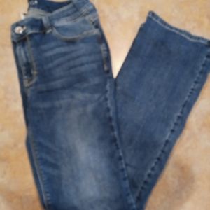 White house/black market